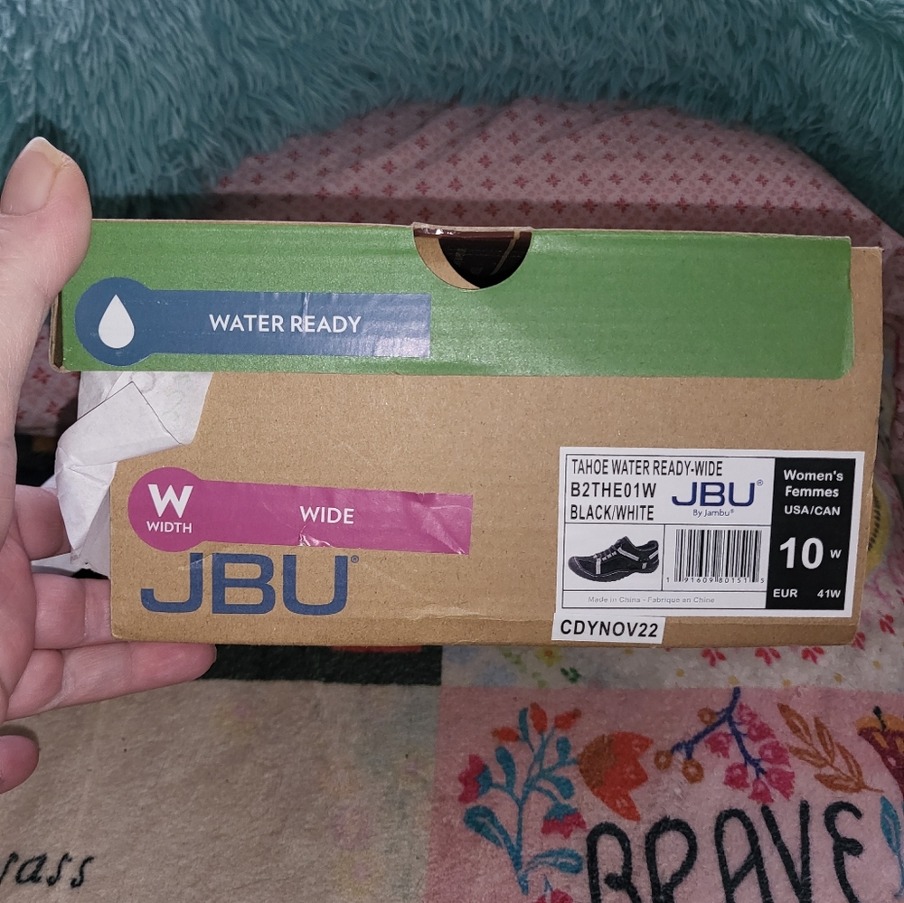 Jambu slip ons